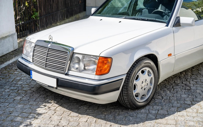 Mercedes-Benz W124 (1984-1993) cena 129000 przebieg: 28384, rok produkcji 1993 z Warszawa małe 742